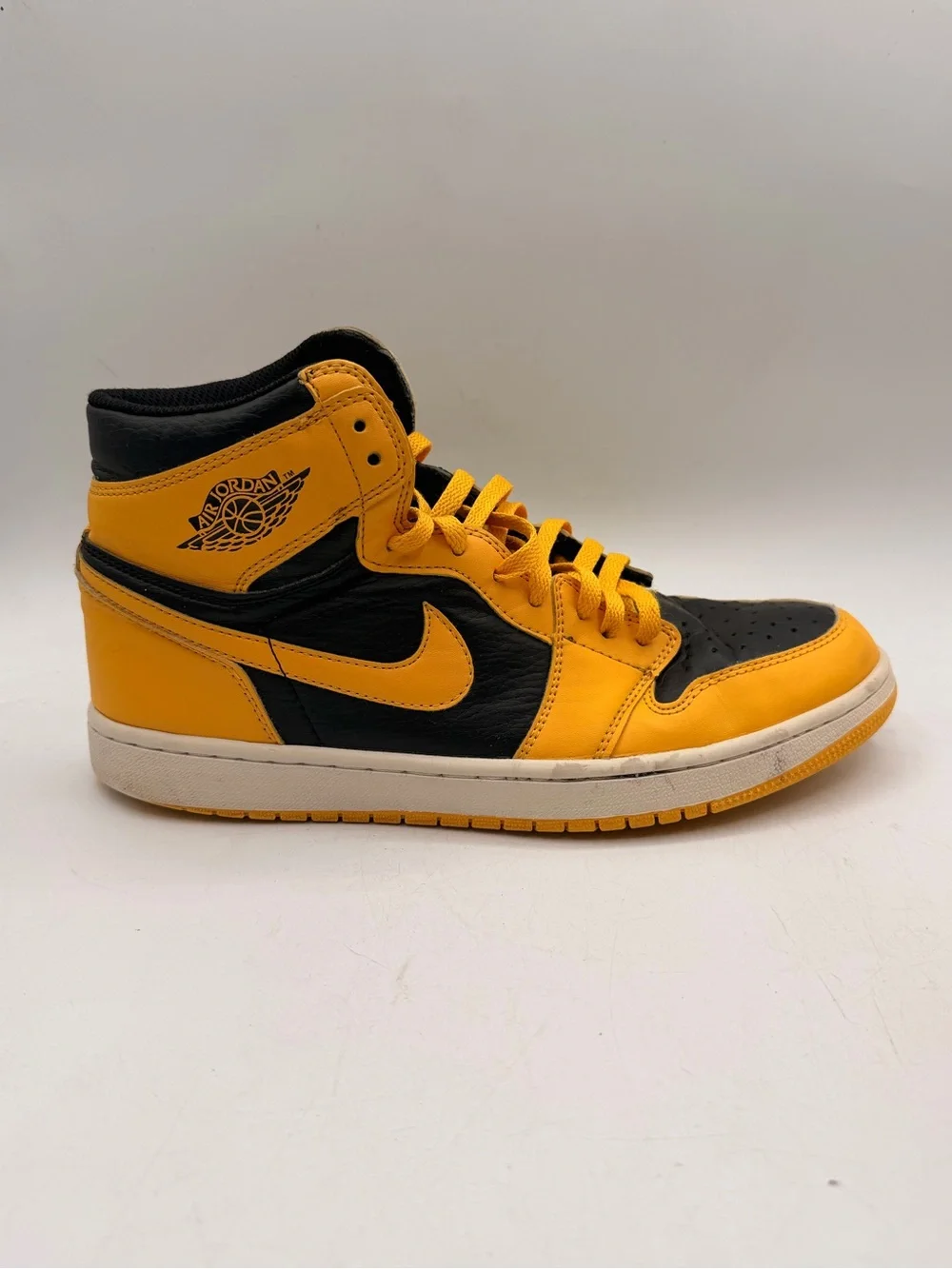 AIR JORDAN 1 RETRO HIGH OG POLLEN BLACK YELLOW MEN’S SIZE 9.5 555088-701